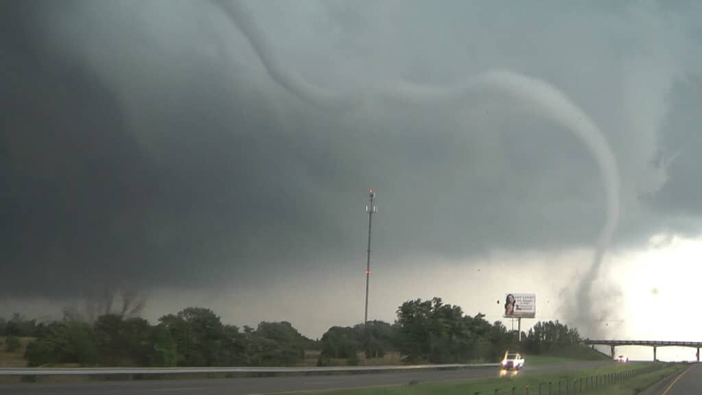 McLeod/Shawnee, OK Tornado May 24, 2011 (Video Still)